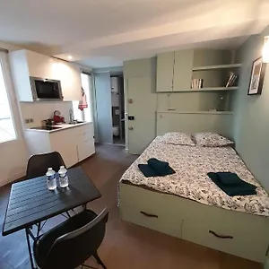  Appartamento Studio équipé Métro Abbesses à Montmartre